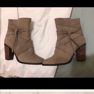 NWT Vince Camuto Booties